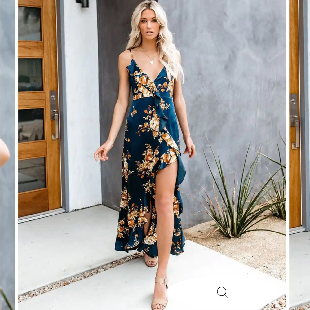 Beautiful NWOT Vici dress!  Sold out online!